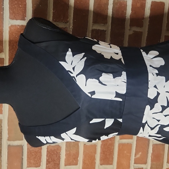 White House Black Market Floral Dress, Size 4 - Picture 3 of 10